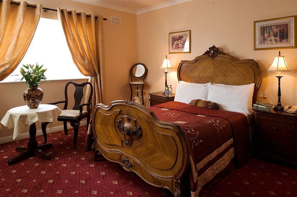 Bellbridge House Hotel Мілтаун-Малбей Екстер'єр фото
