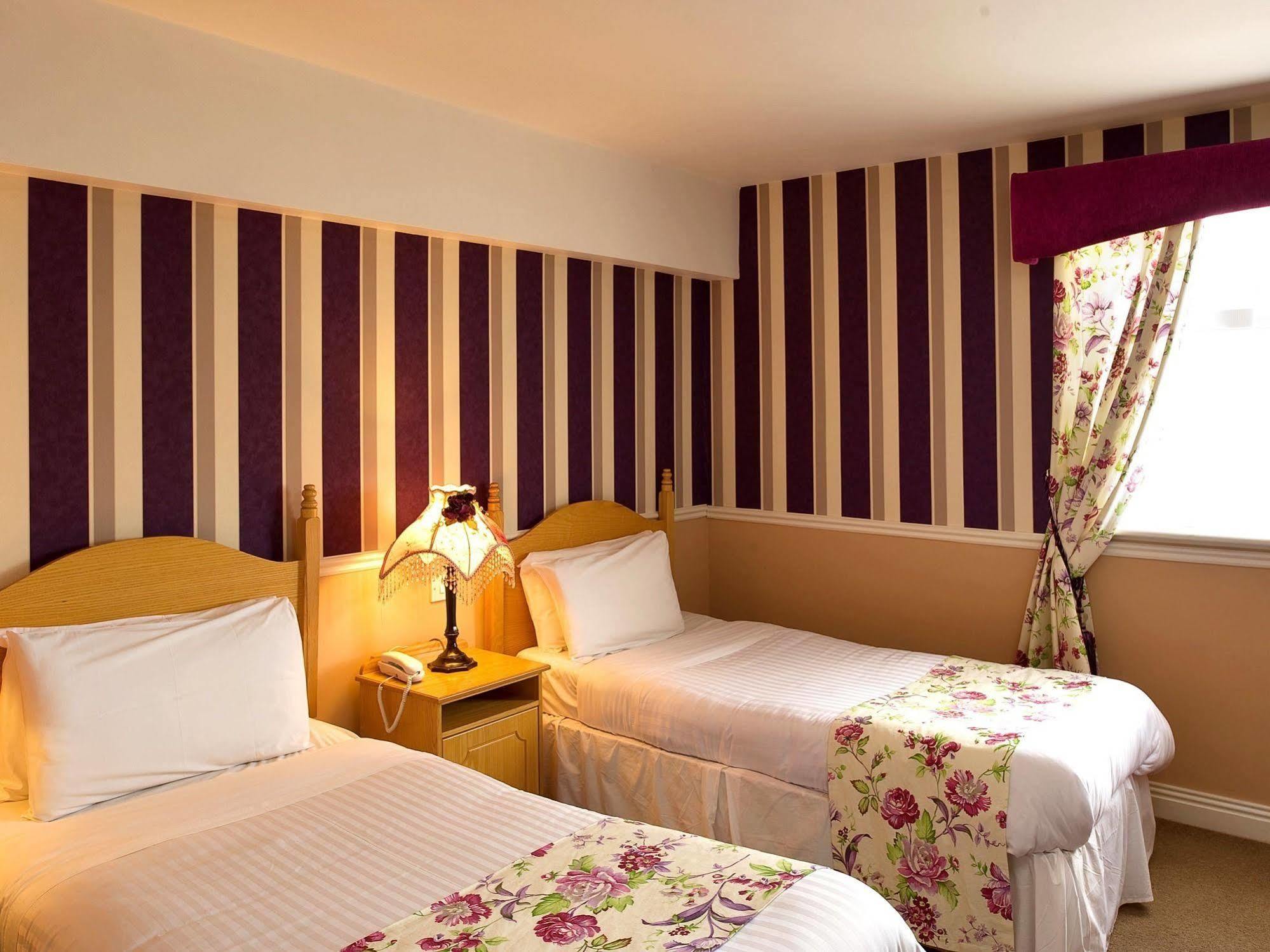 Bellbridge House Hotel Мілтаун-Малбей Екстер'єр фото